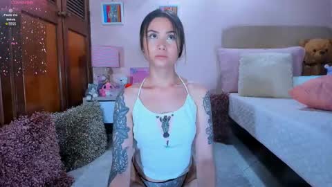 Snapshot of abrilrussell_ chatting on 02-13-25, 01:29 Abril online show from 02-13-25, 01:29