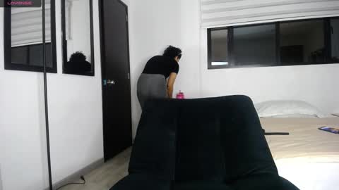 Snapshot of abrilsonne chatting on 09-19-25, 02:02 AbrilSonne online show from 09-19-25, 02:02