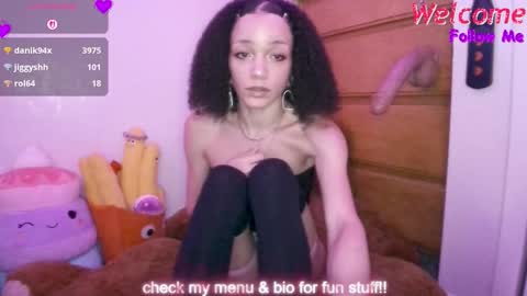 Peach online show from 12-21-25, 04:08