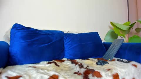 R. online show from 02-06-25, 01:43