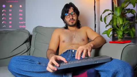 Snapshot of ackerman_eren_ chatting on 11-25-25, 07:03 R. online show from 11-25-25, 07:03