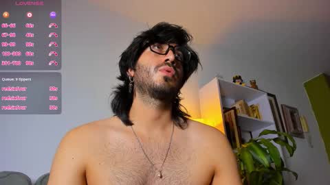 Snapshot of ackerman_eren_ chatting on 11-28-25, 10:34 R. online show from 11-28-25, 10:34