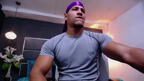 adam_fit19cm online show from 09-10-25, 02:28