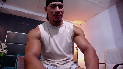 adam_fit19cm online show from 11-15-25, 02:02