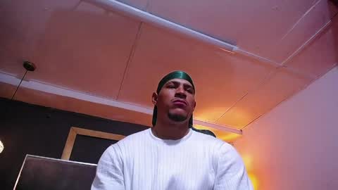 adam_fit19cm online show from 04-27-26, 02:15