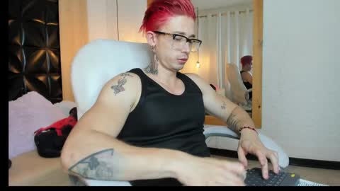 Snapshot of adam_skype chatting on 05-16-26, 06:32 Adam online show from 05-16-26, 06:32