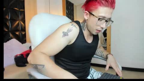 Snapshot of adam_skype chatting on 05-16-26, 06:43 Adam online show from 05-16-26, 06:43