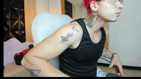 Snapshot of adam_skype chatting on 05-16-26, 06:54 Adam online show from 05-16-26, 06:54