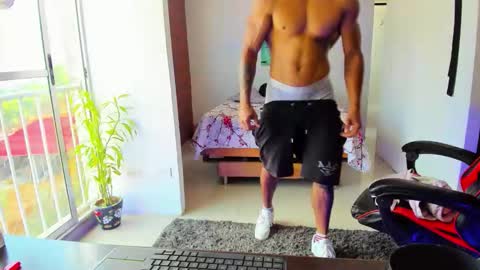 Adam Valencia online show from 09-10-25, 01:33