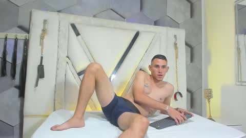 adammendoza34 online show from 10-04-25, 02:42