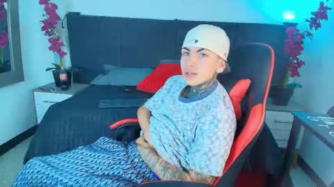 AdamsWalkerr  online show from 02-19-26, 12:01