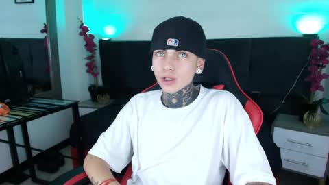 AdamsWalkerr  online show from 04-23-26, 03:03