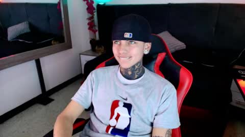 AdamsWalkerr  online show from 04-24-26, 02:19