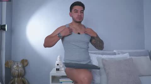Snapshot of adan_johns chatting on 05-06-26, 10:09 Adan Johns online show from 05-06-26, 10:09