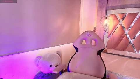 Snapshot of adara_evanss chatting on 11-25-25, 06:30 Adara online show from 11-25-25, 06:30