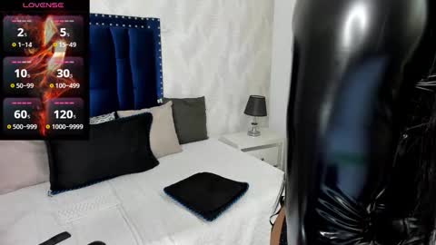 NIcolle online show from 12-14-25, 01:27