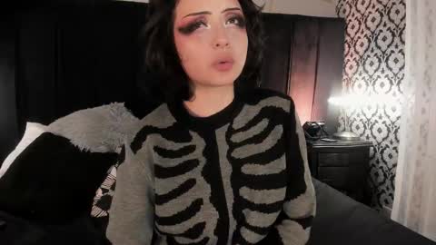 Snapshot of adeelinee chatting on 12-21-25, 07:37 Ade online show from 12-21-25, 07:37