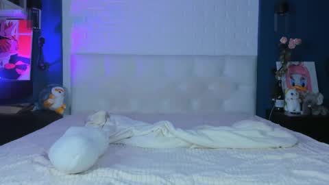 Adelle online show from 04-21-26, 01:42