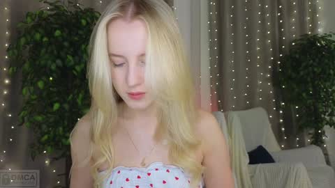 Snapshot of adele_armas chatting on 01-28-25, 06:49 Adele online show from 01-28-25, 06:49