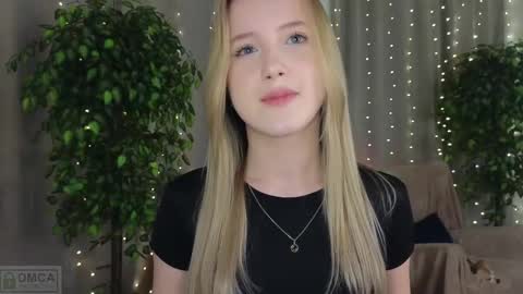 Snapshot of adele_armas chatting on 02-11-25, 12:17 Adele online show from 02-11-25, 12:17