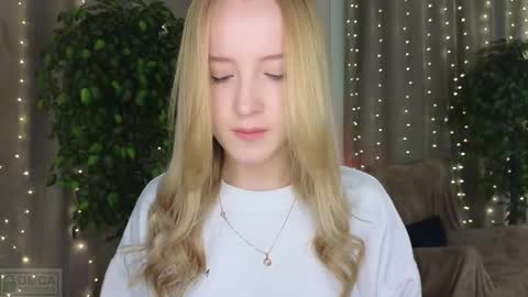 Snapshot of adele_armas chatting on 02-15-25, 06:23 Adele online show from 02-15-25, 06:23