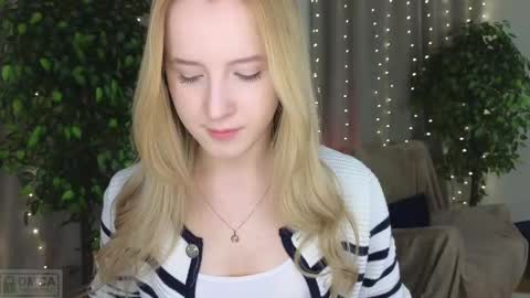 Snapshot of adele_armas chatting on 02-24-25, 12:30 Adele online show from 02-24-25, 12:30