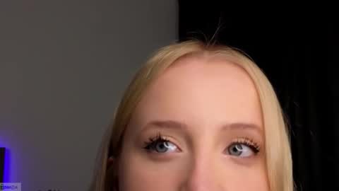 Snapshot of adele_armas chatting on 11-19-25, 10:43 Adele online show from 11-19-25, 10:43