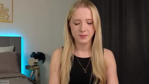 Snapshot of adele_armas chatting on 11-26-25, 10:11 Adele online show from 11-26-25, 10:11