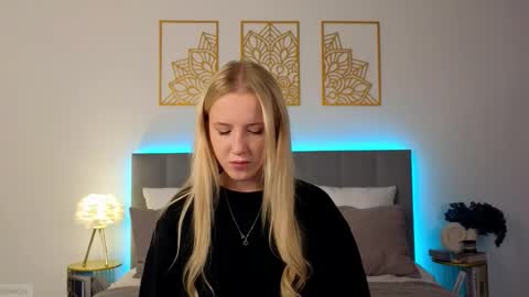 Snapshot of adele_armas chatting on 11-28-25, 10:45 Adele online show from 11-28-25, 10:45