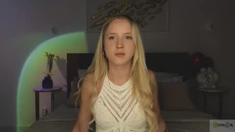 Adele online show from 03-18-26, 09:18