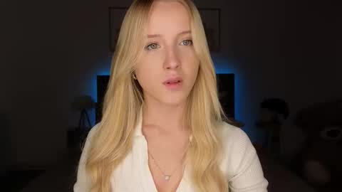 Adele online show from 03-26-26, 09:20