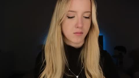 Adele online show from 03-31-26, 08:53