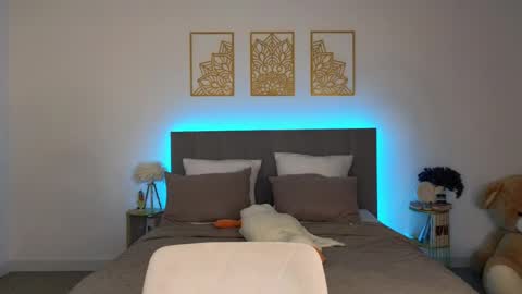 Adele online show from 04-04-26, 09:12