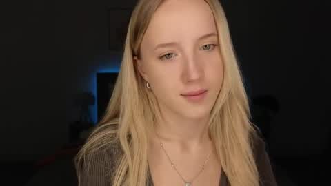 Adele online show from 04-26-26, 08:50