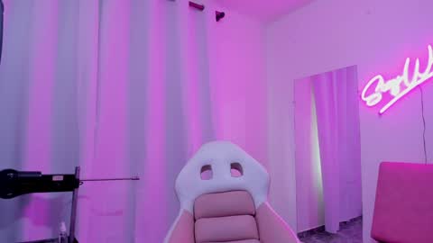 Snapshot of adele_latinlady chatting on 02-08-25, 08:42 Sofi online show from 02-08-25, 08:42