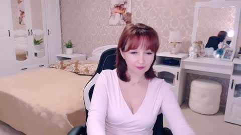 Snapshot of adelemoran chatting on 02-22-25, 06:52 AdeleMoran online show from 02-22-25, 06:52