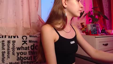 Snapshot of adelin_maxwell chatting on 01-25-25, 12:47 Lina online show from 01-25-25, 12:47