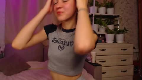 Snapshot of adelin_maxwell chatting on 10-09-25, 08:51 Lina online show from 10-09-25, 08:51