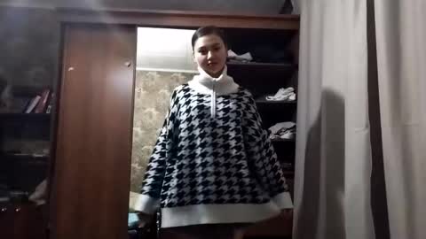 Snapshot of adelinehaefner chatting on 11-24-25, 03:12 Anna online show from 11-24-25, 03:12