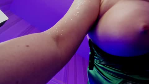 Adella online show from 12-25-24, 04:32