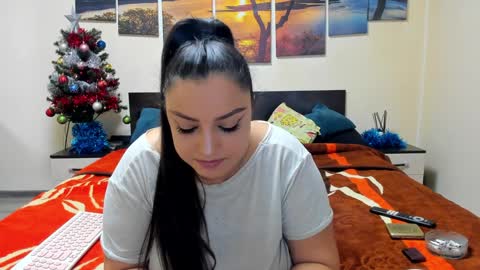 Snapshot of adellineee chatting on 12-24-24, 01:59 Adellineee online show from 12-24-24, 01:59