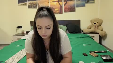 Adellineee online show from 04-06-26, 09:27