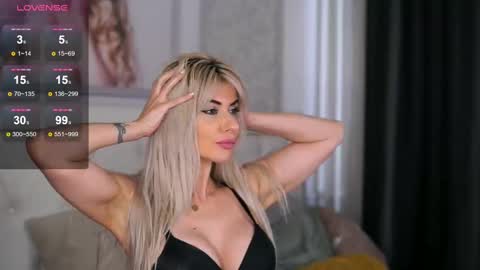 Snapshot of adelyn_chase chatting on 02-19-25, 11:38 Adelyn online show from 02-19-25, 11:38