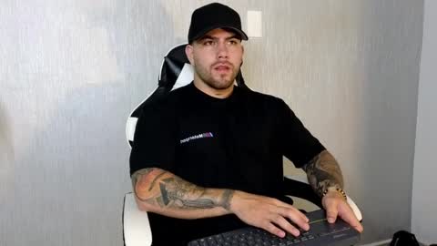 Snapshot of ades_lowe chatting on 09-22-25, 11:45 Ades online show from 09-22-25, 11:45