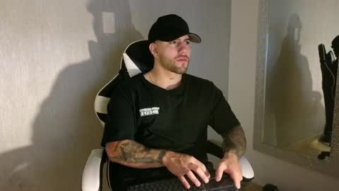 Snapshot of ades_lowe chatting on 09-27-25, 11:59 Ades online show from 09-27-25, 11:59