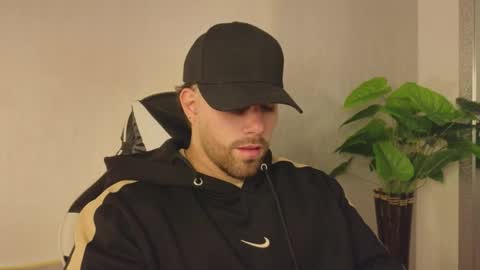 Snapshot of ades_lowe chatting on 11-29-25, 11:35 Ades online show from 11-29-25, 11:35