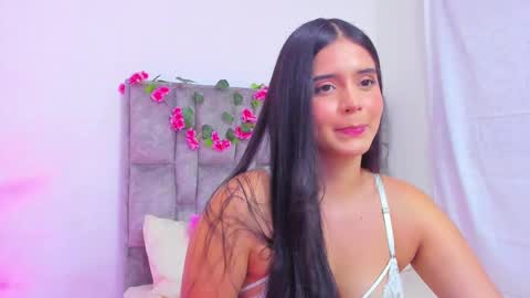 Snapshot of adhara__evanss chatting on 01-07-25, 11:14 online show from 01-07-25, 11:14