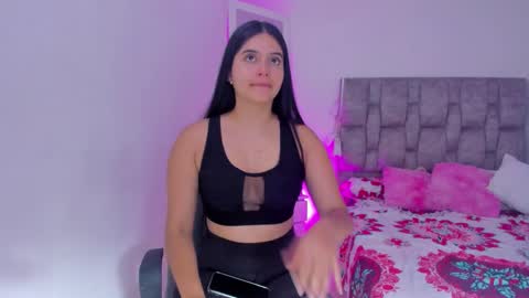 Snapshot of adhara__evanss chatting on 11-28-25, 05:04 online show from 11-28-25, 05:04