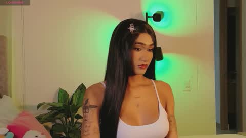 Snapshot of adharacute19 chatting on 10-24-25, 01:03 Isabellafirst online show from 10-24-25, 01:03