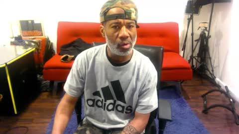 Snapshot of adick_ting chatting on 12-15-25, 01:32 adick_ting online show from 12-15-25, 01:32